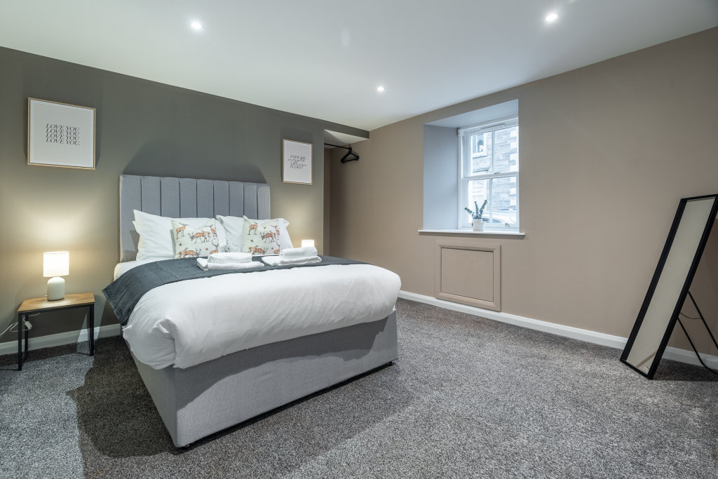 Fully furnished 1 month rental apartment in Lanark